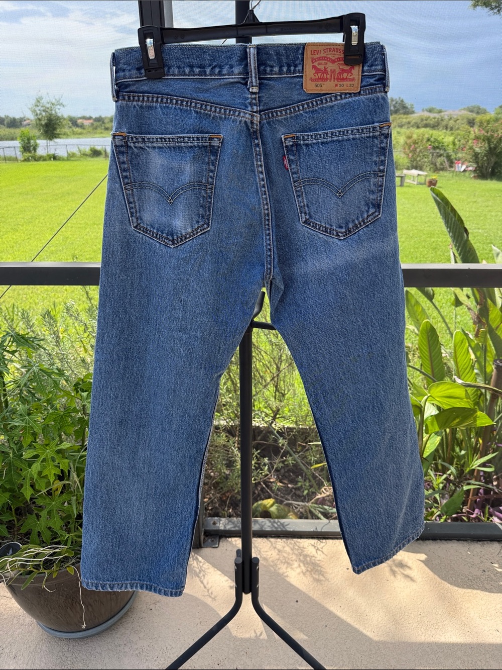 Levi's 505 Blue Relaxed Fit Men's Jeans - Classic Back Pocket Style 30/32 - Picture 1 of 6